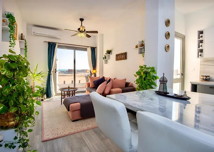 Sea View Sleeps 2 With Parking Hurghada